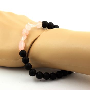 Bracelet Quartz rose du Brésil + Perles Onyx noir mat 8 mm.