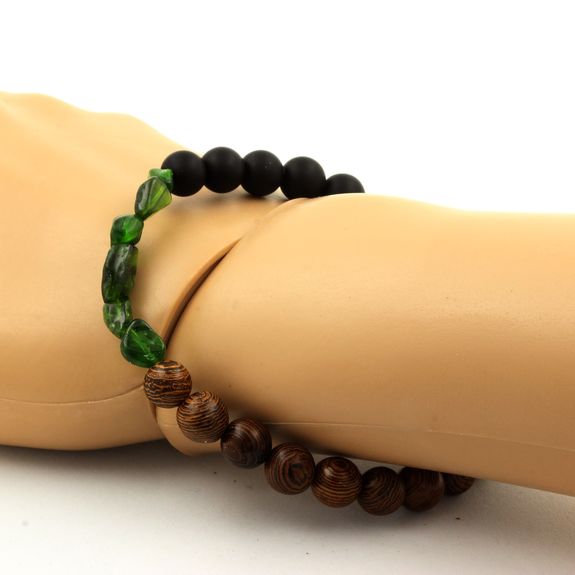 Bracelet Diopside du Brésil + Perles Onyx noir mat + bois 8 mm.