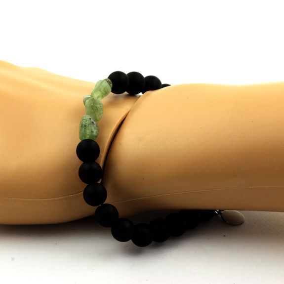Bracelet Apatite verte de Madagascar + Perles Onyx noir mat 8 mm.