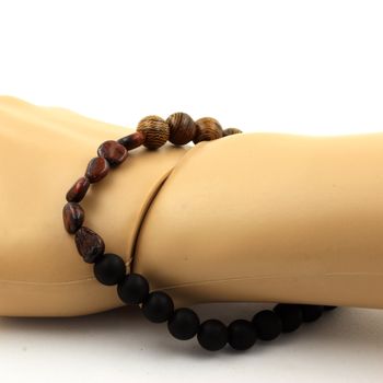 Bracelet Oeil de Tigre rouge du Brésil + Perles Onyx noir mat + bois 8 mm.