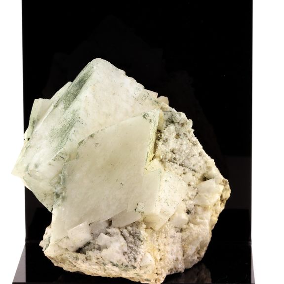 Adularia. 2146.5 ct.