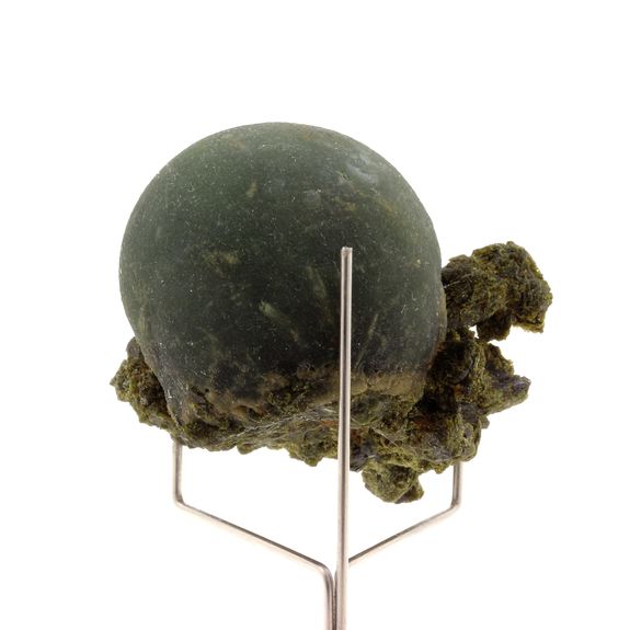 Prehnite + Epidote. 942.5 ct.