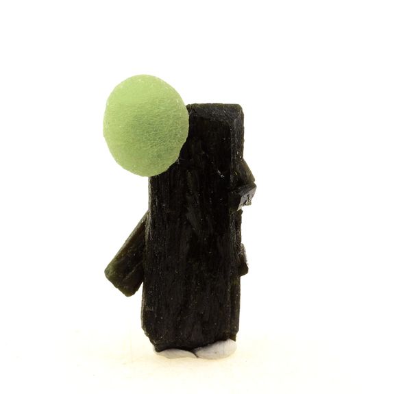 Prehnite + Epidote. 157.0 ct.