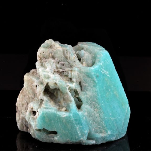 Amazonite. 820.0 ct.