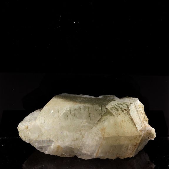 Adularia. 564.0 ct.