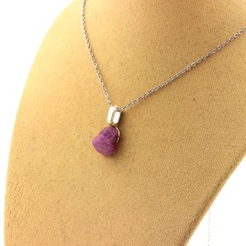 Collier Rubis brut. 6.67 ct.