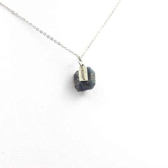 Collier Saphir brut. 12.37 ct.
