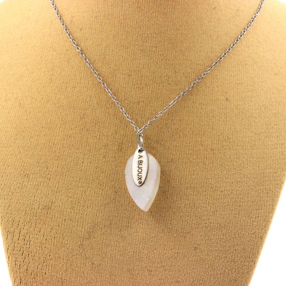 Collier Pierre de Lune brut. 8.98 ct.