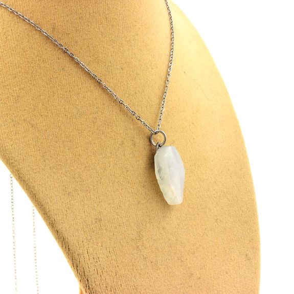 Collier Pierre de Lune brut. 8.98 ct.