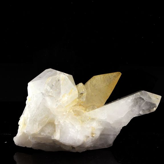 Quartz + Calcite. 264.45 ct.