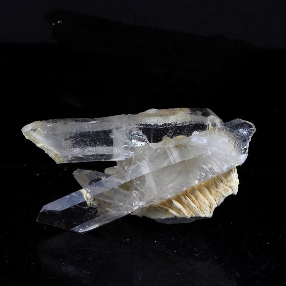 Quartz biterminé + Baryte. 52.0 ct.