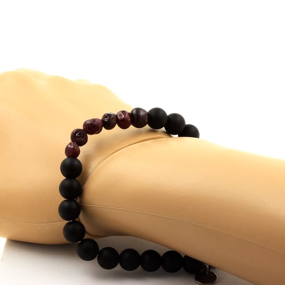 Bracelet Grenat du Mozambique + Perles Onyx noir mat 8 mm.