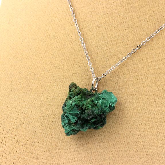 Collier Malachite brut. 22.45 ct.