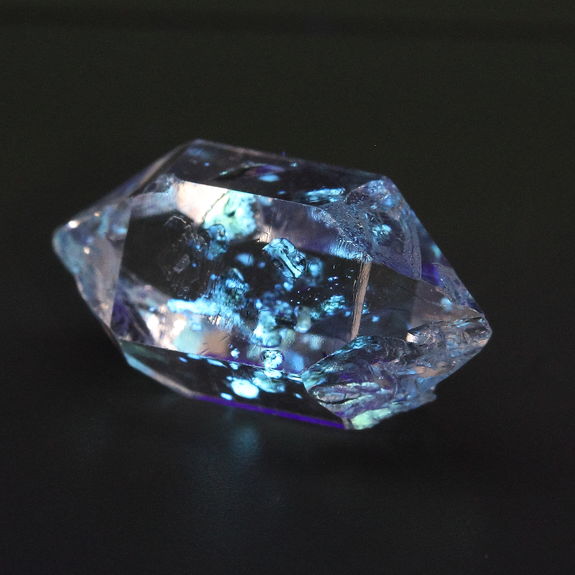 Petroleum Quartz. 4.74 ct.