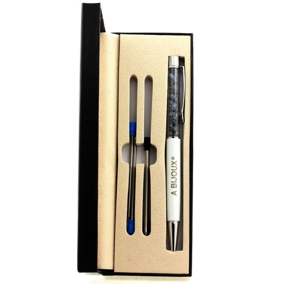 Raw Sapphire mineral pen Madagascar.
