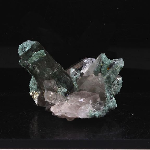 Quartz + Chlorite. 106.20 ct.