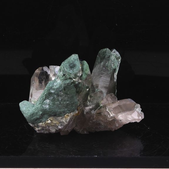 Quartz + Chlorite. 106.20 ct.