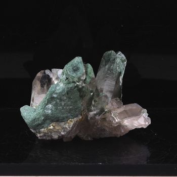 Quartz + Chlorite. 106.20 ct.