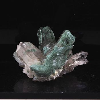 Quartz + Chlorite. 106.20 ct.