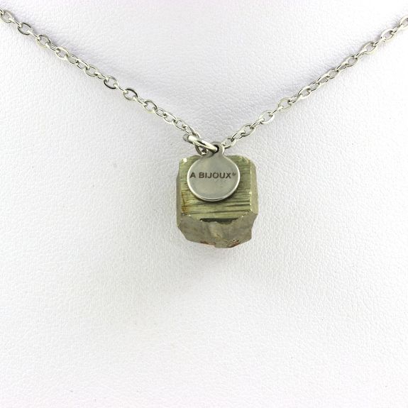 Collier Pyrite brut. 32.82 ct.