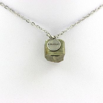 Collier Pyrite brut. 32.82 ct.