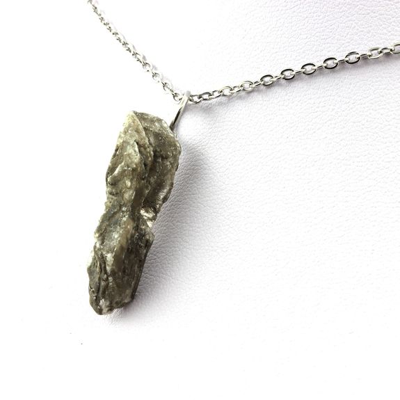 Collier Gypse brut. 15.28 ct.