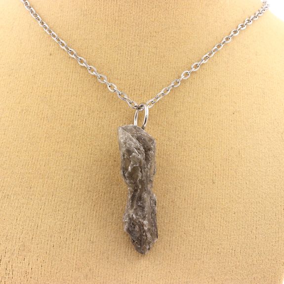 Collier Gypse brut. 15.28 ct.