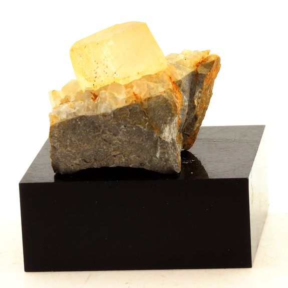 Calcite. 243.0 ct.