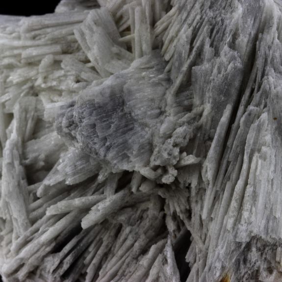 Wollastonite. 881.40 ct.