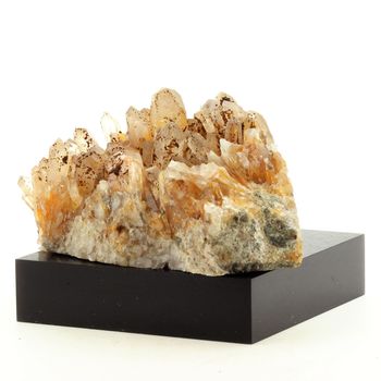 Quartz. 1897.50 ct.