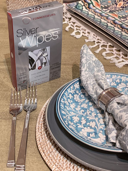 Connoisseurs Silver Cleaning Wipe.