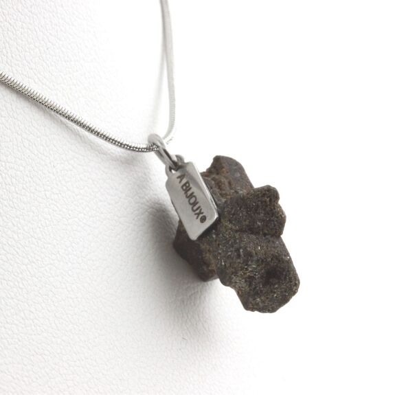 Collier Staurolite brut. 17.5 ct.