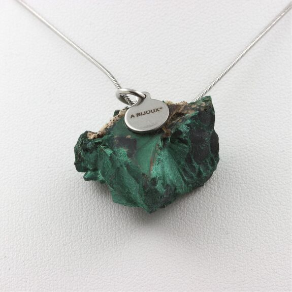 Collier Malachite brut. 60.96 ct.