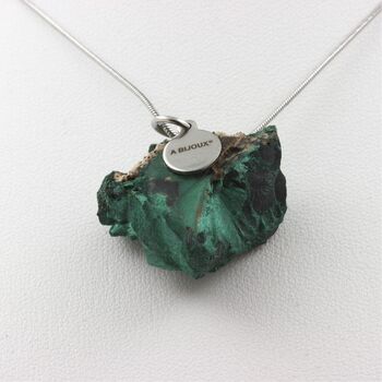 Collier Malachite brut. 60.96 ct.