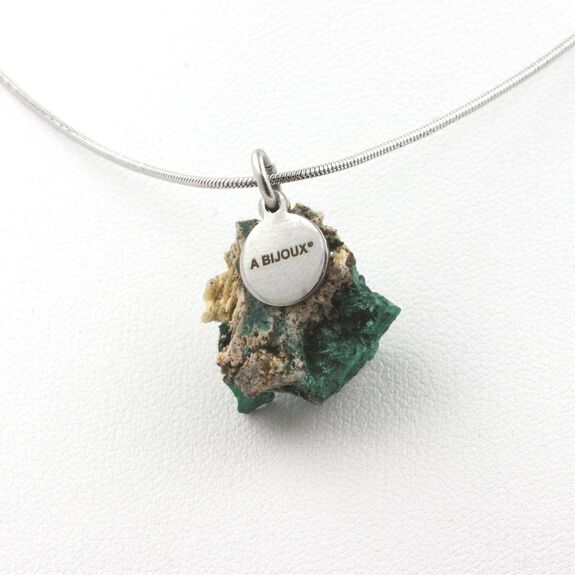 Collier Malachite brut. 16.40 ct.