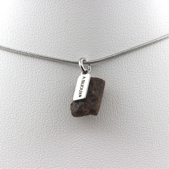 Collier Staurolite brut. 7.5 ct.