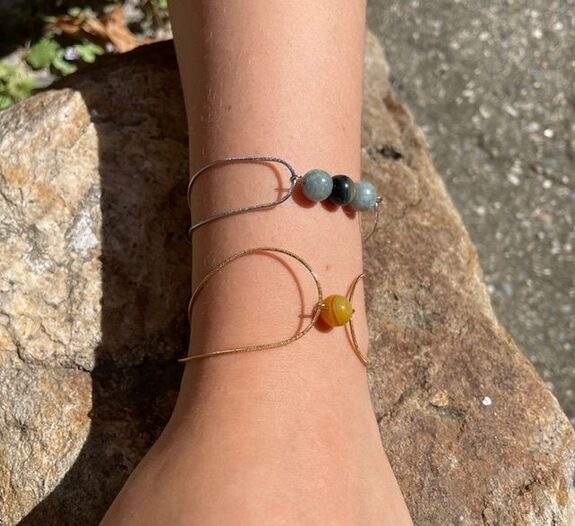 Bracelet en acier inoxydable 1 Perle Oeil de faucon + 2 perles Jade 8 mm. Pièce unique