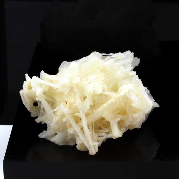 Aragonite Pseudo Quartz. 1048.30 ct.