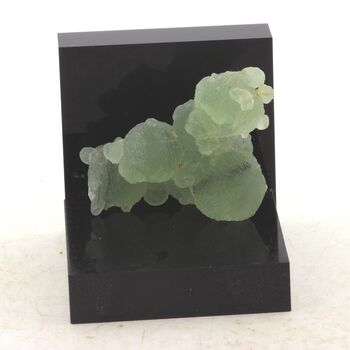 Prehnite. 93.46 ct.