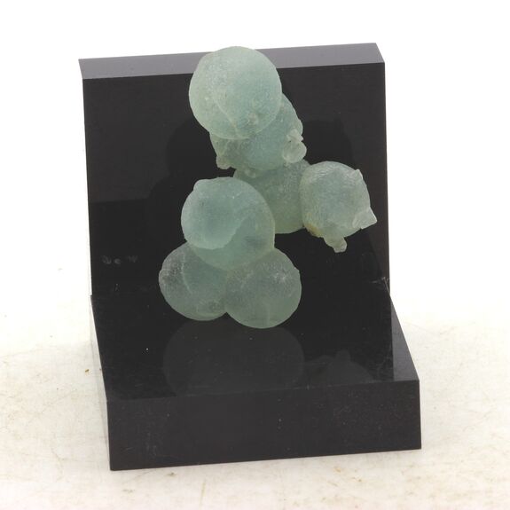 Prehnite. 72.34 ct.