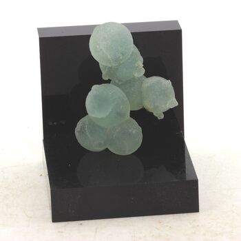 Prehnite. 72.34 ct.