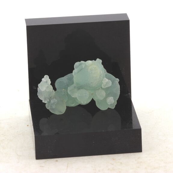 Prehnite. 59.67 ct.
