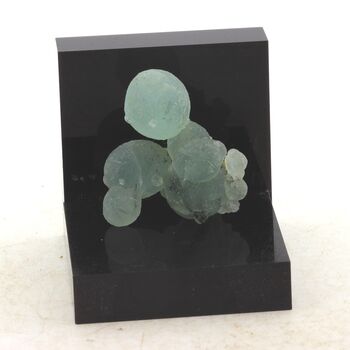 Prehnite. 59.23 ct.