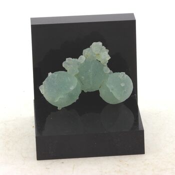 Prehnite. 60.41 ct.