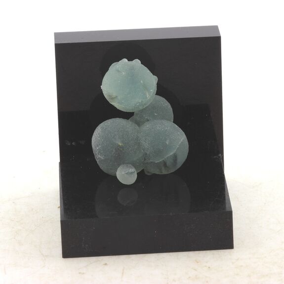 Prehnite. 59.55 ct.