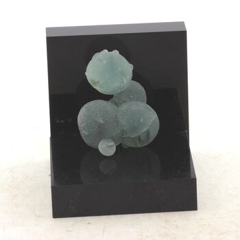 Prehnite. 59.55 ct.
