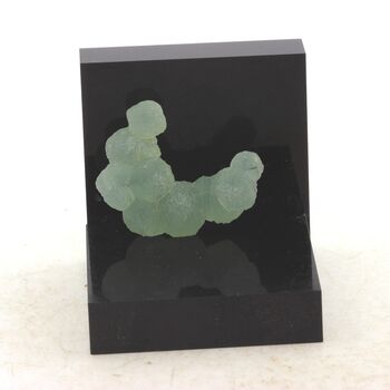 Prehnite. 33.68 ct.