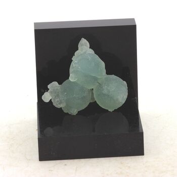 Prehnite. 56.06 ct.