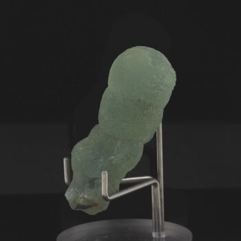 Prehnite stalactite. 96.5 ct.