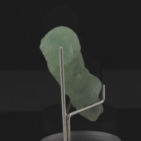 Prehnite stalactite. 96.5 ct.